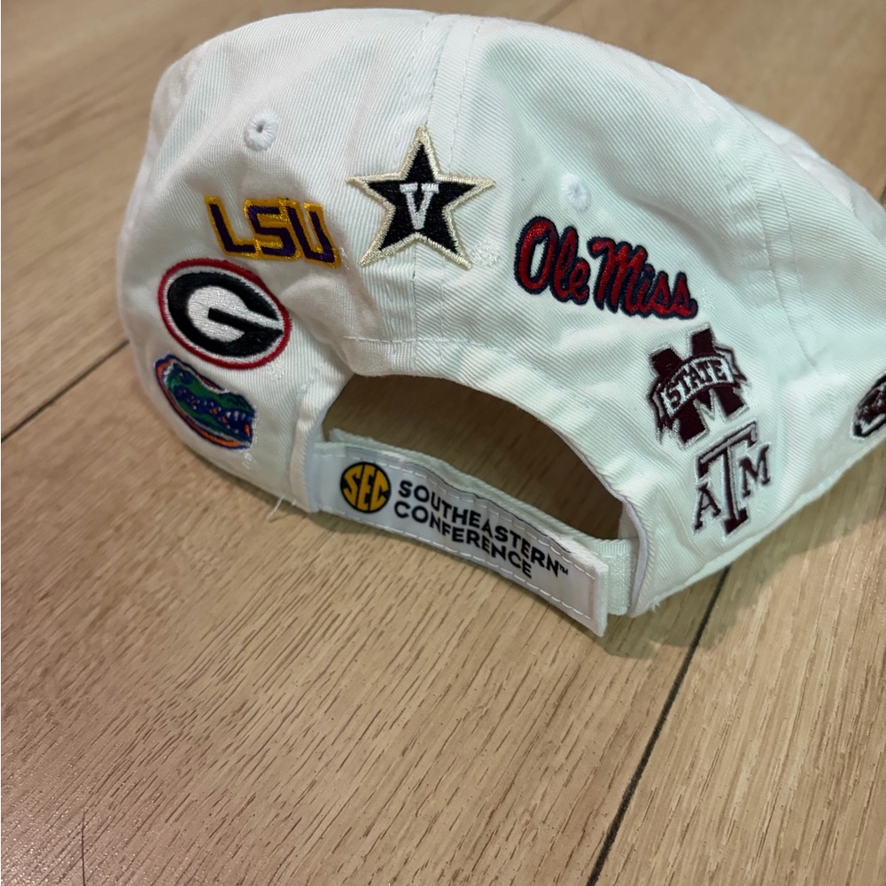 NWT UK SEC team hat - Picture 2 of 3